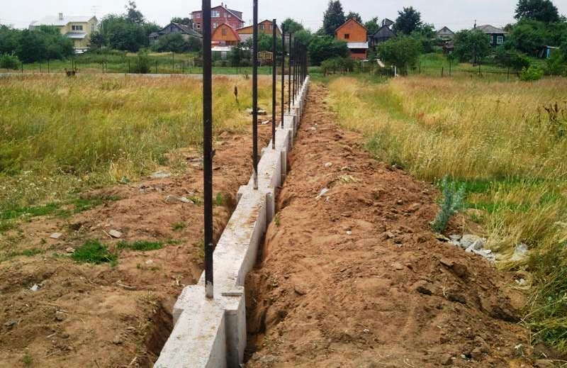 Преимущества использования бетонных блоков вместо кирпичных для строительства фундамента